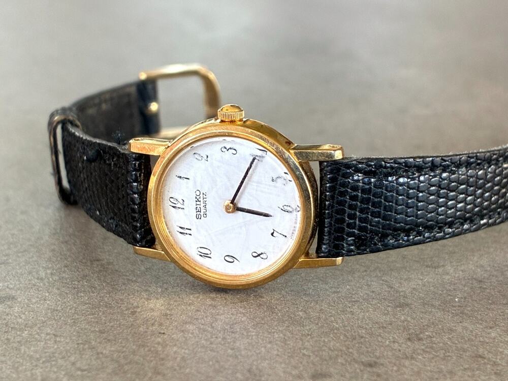 Seiko Women’s Quartz Watch Gold Tone White Dial Black Strap 2P20-0A10 Working